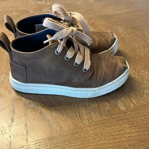 Tom’s chukka boots